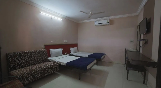 SPOT ON 42038 Hotel Sri Krishna, Rezerwuj Hotel Hajdarabad 