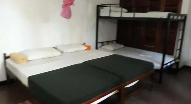 Кровать в общем номере (женский номер) Drop Hostel