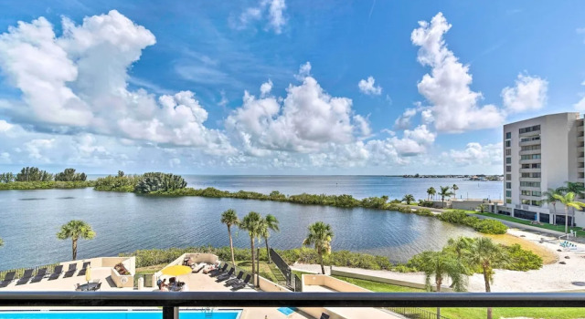 Апартаменты Gulf-view Condo in Hudson: Perfect for Snowbirds!