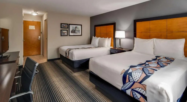Четырёхместный номер Standard La Quinta Inn & Suites by Wyndham Chicago - Lake Shore
