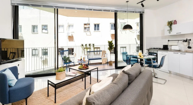 Lovely City Apt Short Walk To The Beach, Забронировать Апартаменты/квартира Тель-Авив Тель-Авивский округ, рядом с Independence Hall Museum