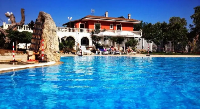 Agriturismo Tredicina, Book Hotel Hotels in Murgia with Parking, Parking