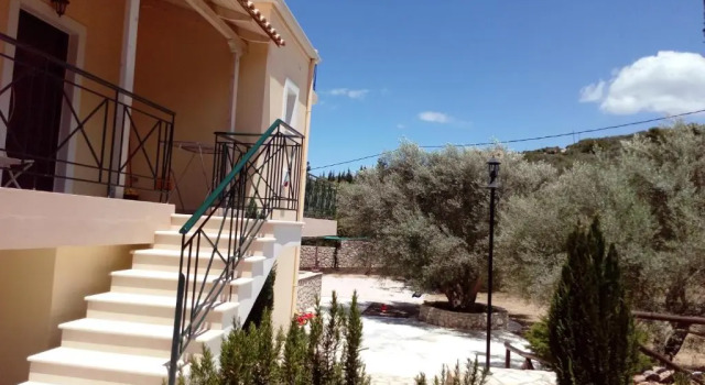 Студия Kalliope Apartments