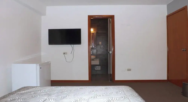 Komfortní Dvoulůžkový s manželskou postelí pokoj s balkonem a a výhledem na město Hotel Victoria