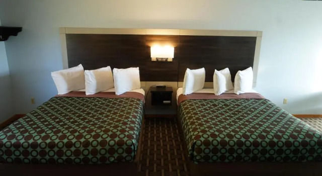 Четырёхместный номер Standard Budget Host Inn Fridley