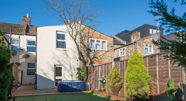 Immaculate 2-bed House in London
