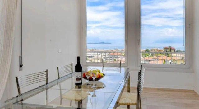 Апартаменты с 2 комнатами с балконом и с видом на озеро Desenzanoloft – La Finestra sul Lago