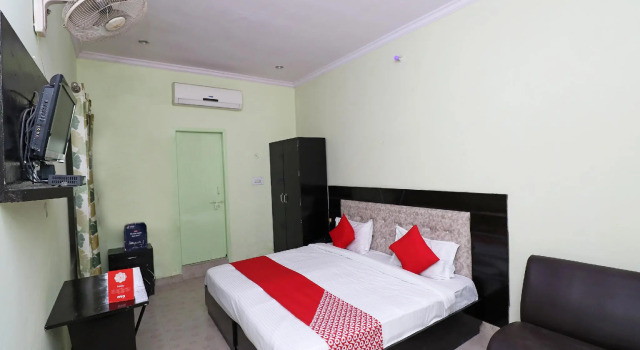 OYO Flagship 23686 UR Guest House
