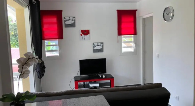 Sunshayn House & Cars Rental, Prenota Hotel Hotel a Grande-Terre con piscina, Piscina