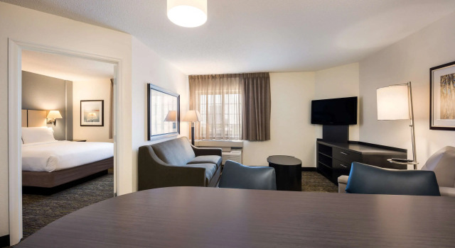 Двухместный люкс c 1 комнатой Sonesta Simply Suites Detroit Troy