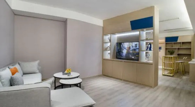 Люкс Deluxe Kyriad Marvelous Hotel (Chengdu Overseas Chinese Town Happy Valley Store)