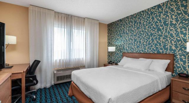 Двухместный номер Standard AmericInn by Wyndham Duluth