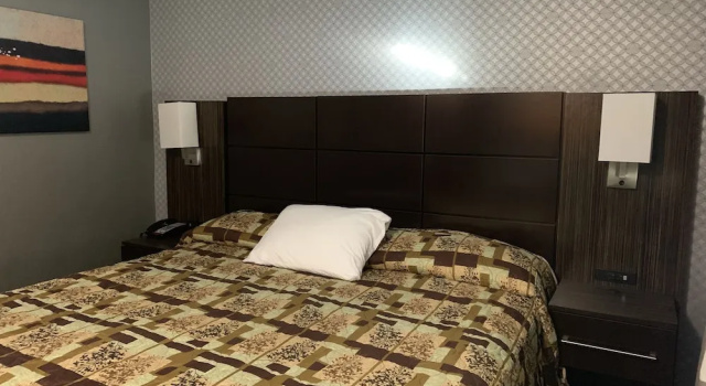 Двухместный номер Standard Red Carpet Inn Elmwood