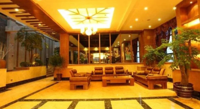 Kunming Tangyun Hotel, Rezerwuj Hotel Hotele w Kunming z parkingiem, Parking