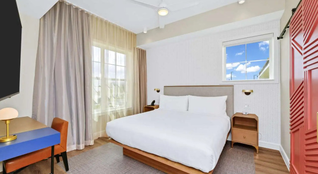 Двухместный люкс с 2 комнтами с балконом Embassy Suites By Hilton Orlando Sunset Walk