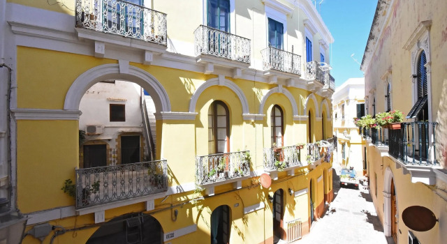 B&B Laura - Luxury Rooms, Varaa Bed and Breakfast Hotellit Gallipoli aamiaisella, Aamiainen
