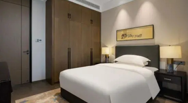 Люкс с 2 комнатами с балконом и с видом на реку Hanting Hotel Shanghai Hongqiao Airport