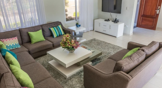 Villa with 4 Master Bedrooms w En-suite Bathrooms