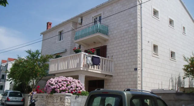 Apartments Grozdana, Prenota Appartamento Hotel a Croatian Islands con parcheggio, Parcheggio