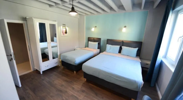 Трёхместный номер Standard с балконом Skopje Arch Residence