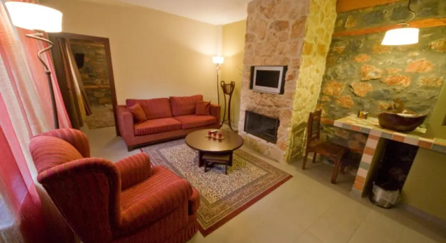 Onar Guesthouse, Book Hotel Hoteller i Aghios Athanasios med parkering, Parkering