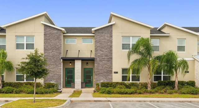 Stunning Home at Storey Lake Close to Disney, Rezerwuj Willa Hotele w Kissimmee z parkingiem, Parking
