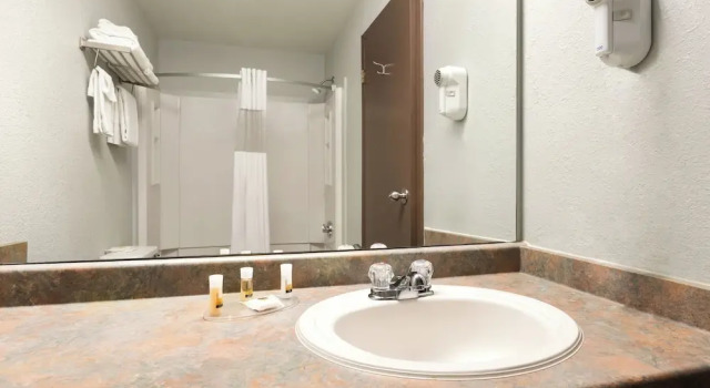 Четырёхместный номер Comfort High Prairie Inn