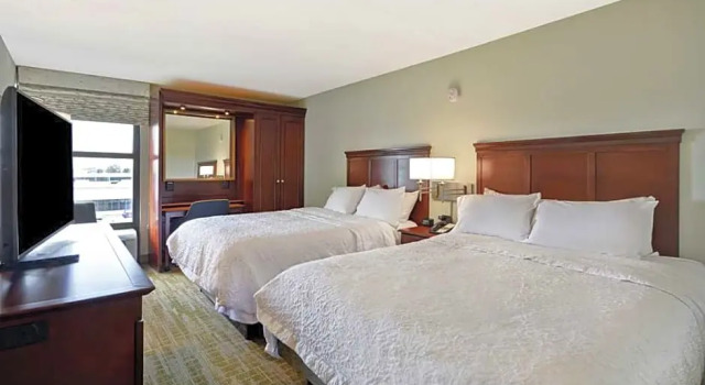 Четырёхместный номер Deluxe Hampton Inn Detroit Madison Heights South Troy