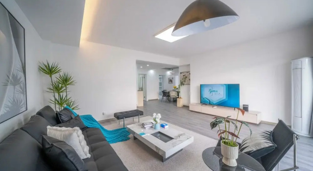 Tyms 3BR 2BA Apt near Xujiahui Metro, Varaa Bed and Breakfast Xuhui 