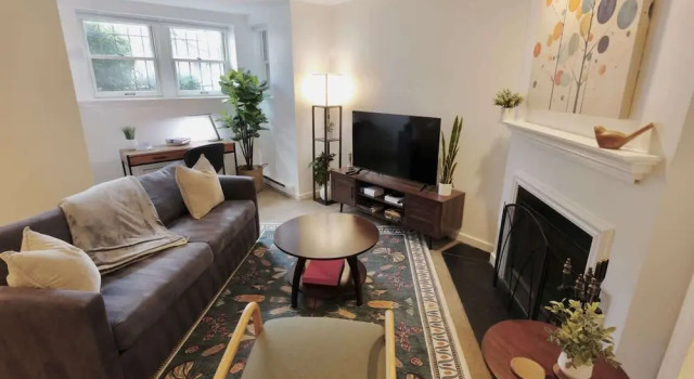 Capitol Hill & Penn - Steps From Eastern Market, Забронировать Апартаменты/квартира Апартаменты Вашингтона, рядом с Carroll Senior Citizens Center, Апартаменты/квартира