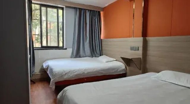 Номер Standard Zhongshan Hotel