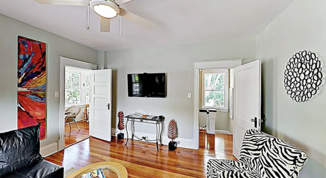 New Listing! Classic Charm In The City W/ Sunroom 4 Bedroom Duplex, Забронировать Отель Сент-Огастин Saint Augustine Area, рядом с Cathedral Basilica of St. Augustine