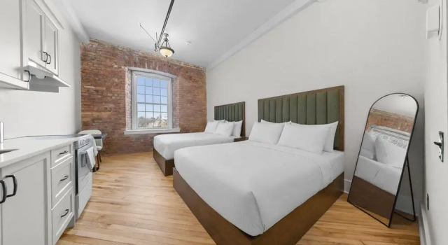 Четырёхместная студия Tri Century Mill Suites