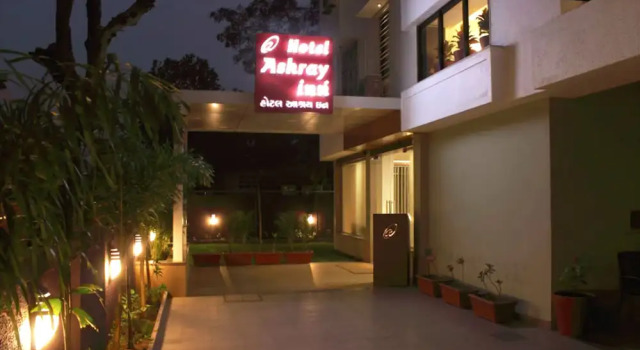 OYO Premium Ashram Road II, Rezerwuj Hotel Hotele w Gujarat ze śniadaniem, Śniadanie