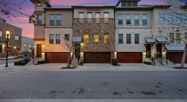 Modern Luxury Townhouse With Private Elevator and Rooftop Terrace, Rezerwuj Dom wakacyjny Hotele w Georgetown z parkingiem, Parking