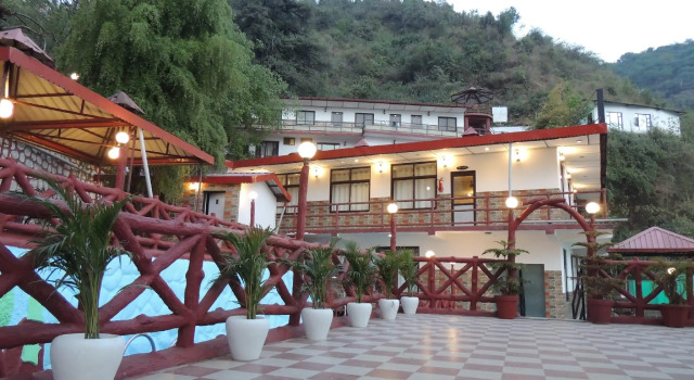 Ceyone Classic Fall Resort, Rezervovat Lázně / Resort Mussoorie Uttarakhand