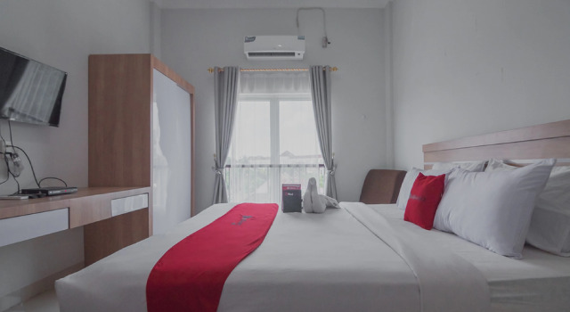 RedDoorz near Hermes Place Polonia Medan, Rezerwuj Hotel Medan Sumatra