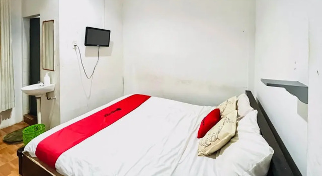 Habitación Estándar RedDoorz at Serdika Pavilion Berastagi
