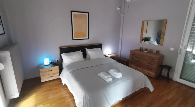 Penthouse spacious w super wifi & terrace, 2 min from metro