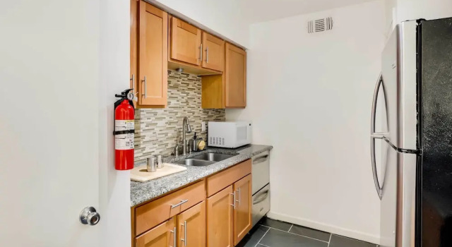Апартаменты Serene Dallas Condo w/ Pool - Walkable Location!
