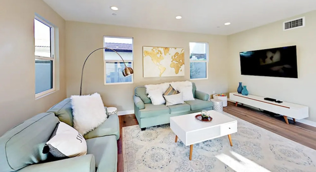 Bright & Breezy Retreat - Walk to Tamarack Beach home, Забронировать Дом для отпуска Виллы Карлсбад, рядом с New Village Arts Theatre, Вилла