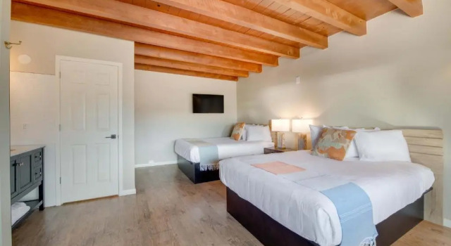 Четырёхместный номер Standard Taos Motor Lodge