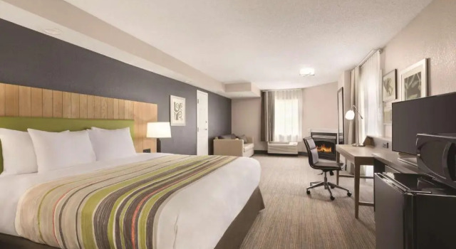 Двухместный номер Premium с балконом и с видом на реку Country Inn & Suites by Radisson, Pigeon Forge South, TN
