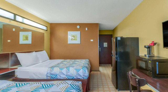 Microtel Inn & Suites by Wyndham Breaux Bridge, Boek Motel Hotels in Missouri met zwembad, Zwembad