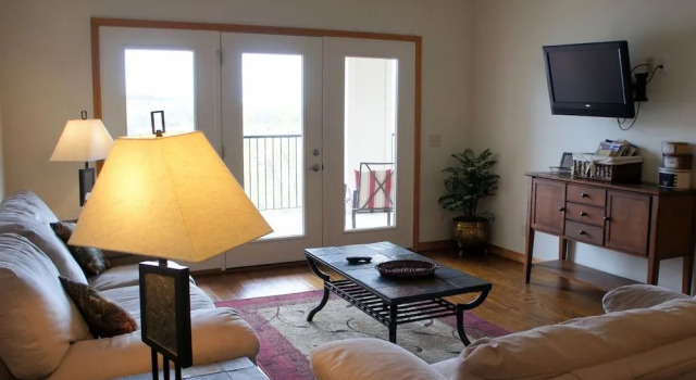 Celebration Cove Table Rock Lakefront Condos, Забронировать Отель Отели Table Rock Lake с парковкой, Парковка