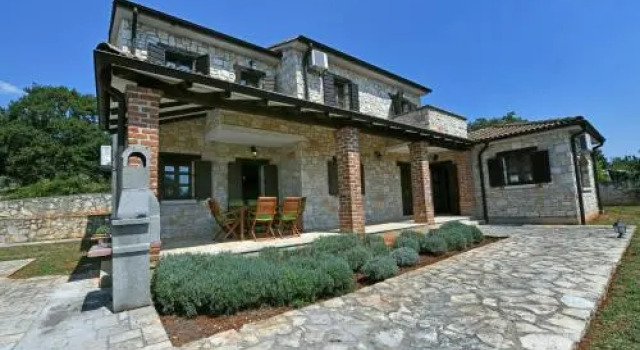 Villa Vranje Selo by Istarski Dvori, Book Villa Vranje Selo Istrien