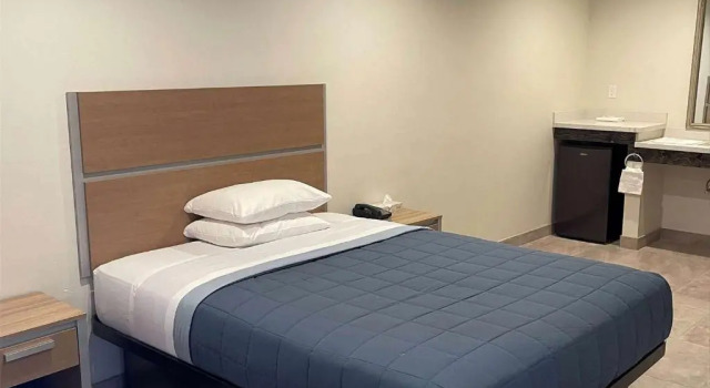 Двухместный номер Standard Super 8 by Wyndham Bakersfield CA Near Airport
