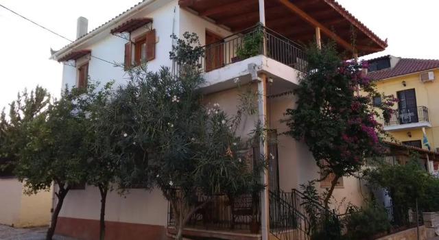 Cosy house in Galaxidi, Book Hotel Hotels in Central Greece with Parking, Parking