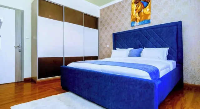 Luxurious Nairobi Apartment With Shared Pool and City Views, Забронировать Апартаменты/квартира Отели Найроби Каунти с парковкой, рядом с Торговый центр Yaya Centre, Парковка