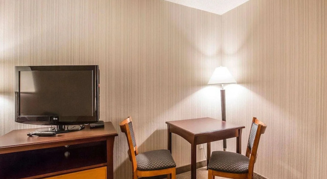 Номер Standard Quality Inn & Conference Centre